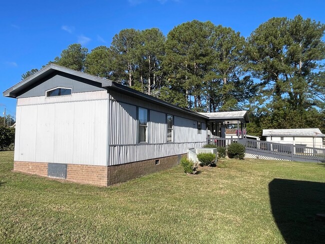 Building Photo - Quiet setting between Angier and Fuquay Varina