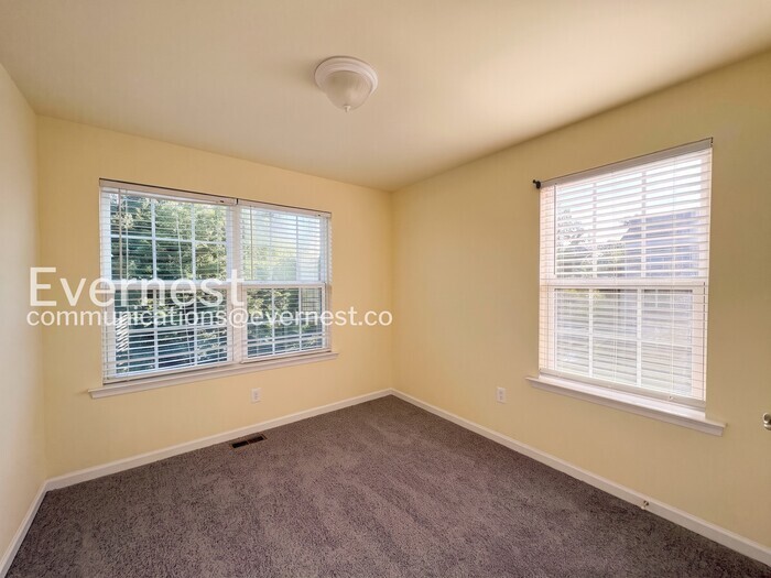 Building Photo - 6137 Hanlon St