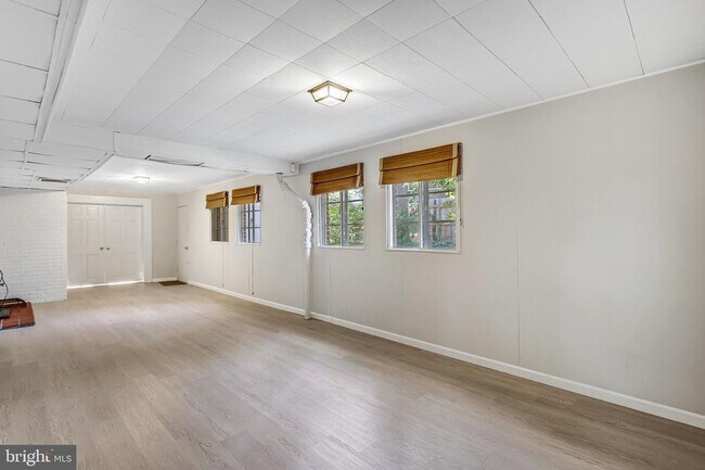 Building Photo - 9232 Forest Haven Dr