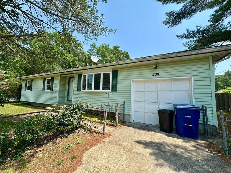 Primary Photo - 200 Rugby St