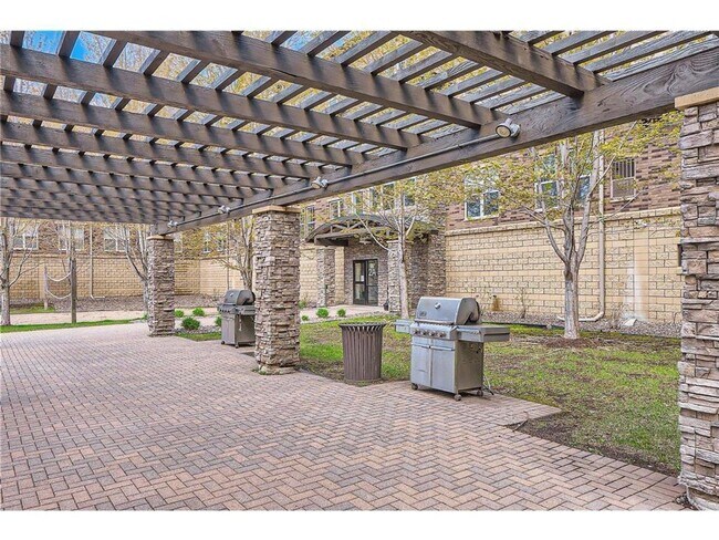 Building Photo - Sparkling 2 Bedroom Condo in Southwest Sta...