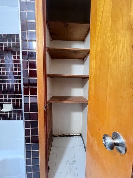 Building Photo - 5217 S Hermitage Ave