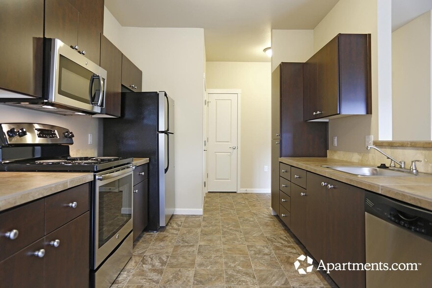 Interior Photo - Plumtree Luxury Apartments