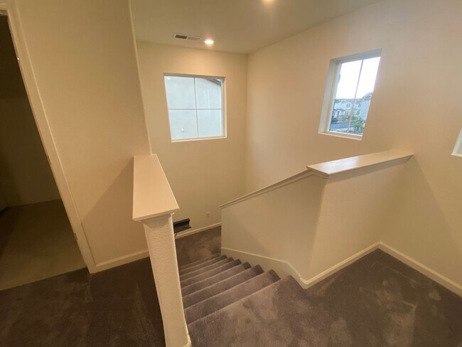 Building Photo - 8956 Elk Ravine Dr