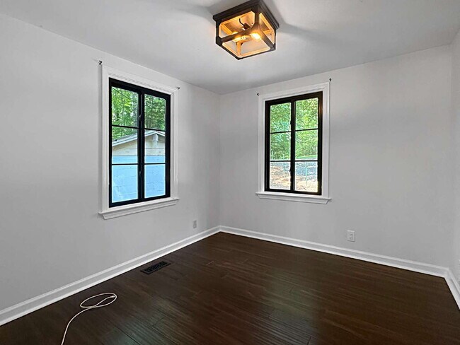 Building Photo - Modern Lake Lanier Retreat | 3BR/3.5BA | Private Swim Dock