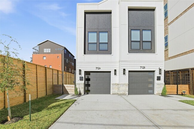 Building Photo - 712 Delano St