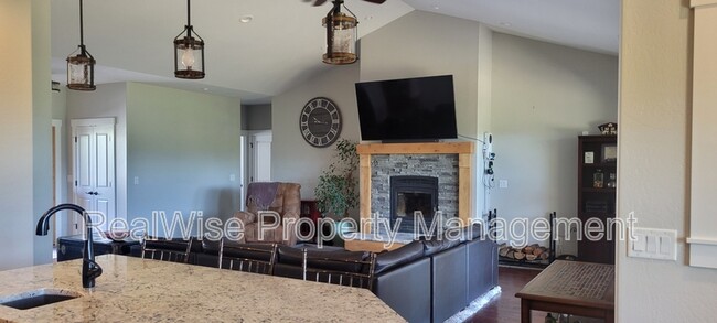 Building Photo - 235 Needlewood Dr
