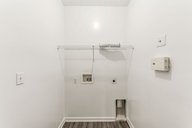 Building Photo - Luxury Living in Spring! 2/2 Apt ~