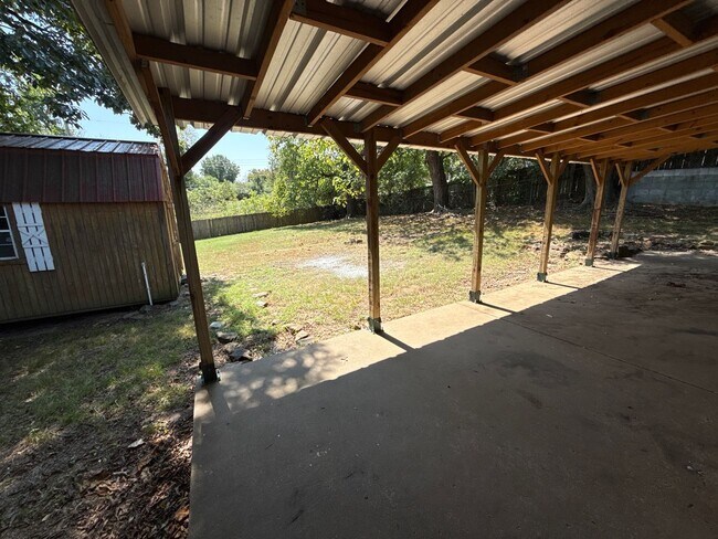 Building Photo - 1802 Parkview St
