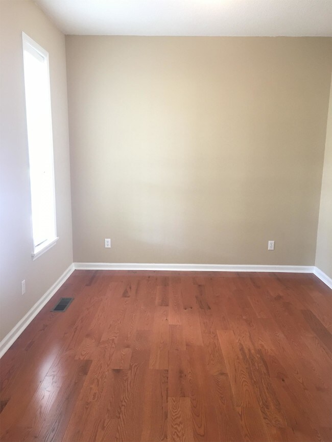 Building Photo - 403 9th Ave