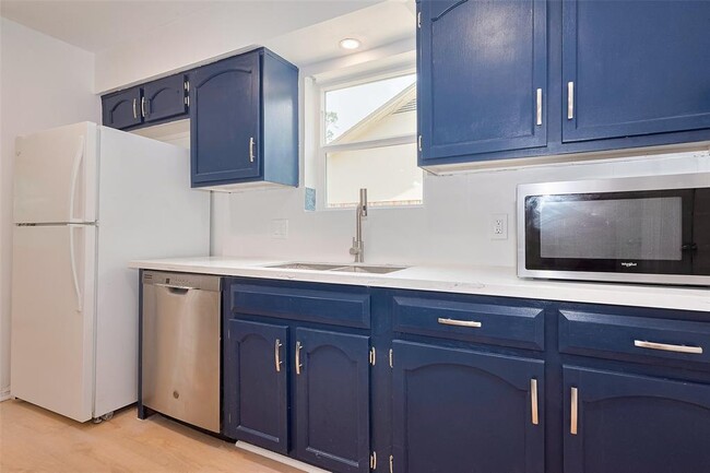 Building Photo - 25303 Lynbriar Ln
