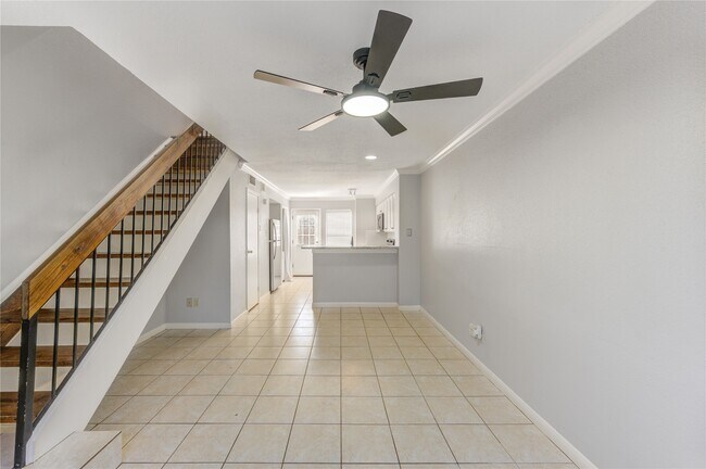 Building Photo - 2002 Gentryside Dr