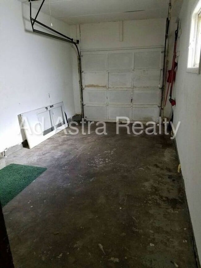 Building Photo - Very Nice 3 Bedroom 1 Bath Home in KCMO-Available in MAY!!