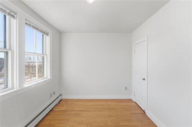 Building Photo - 686 Hope St