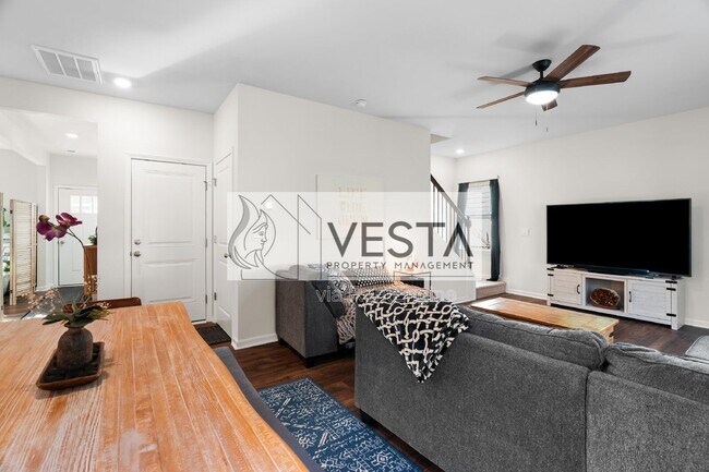 Building Photo - 575 Country Oak Dr