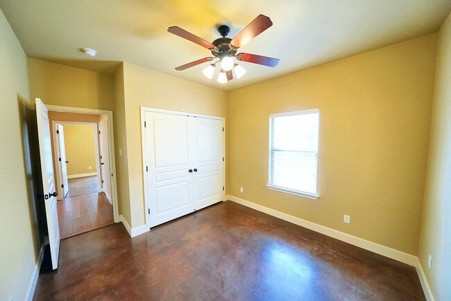 Building Photo - Charming Home in Cotton Crossing – Steps f...