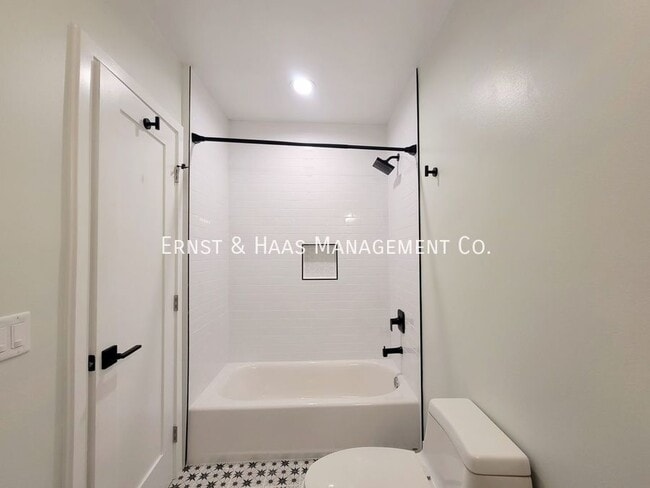 Building Photo - 1107 E. Broadway-