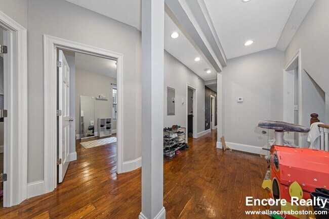 Building Photo - 16 Sewall St