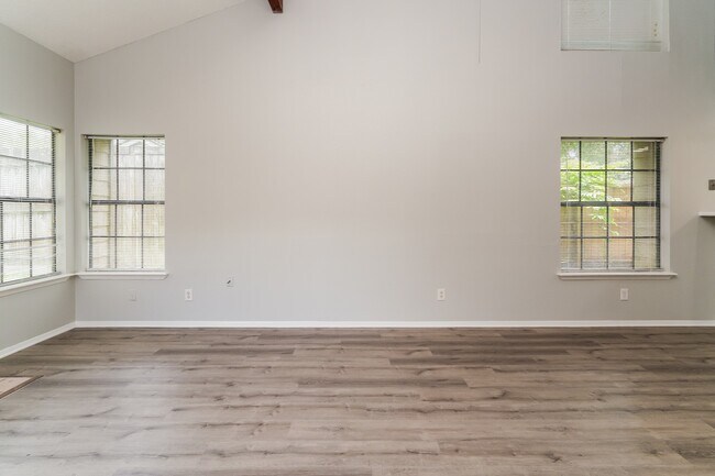 Building Photo - 200 Pecan Dr