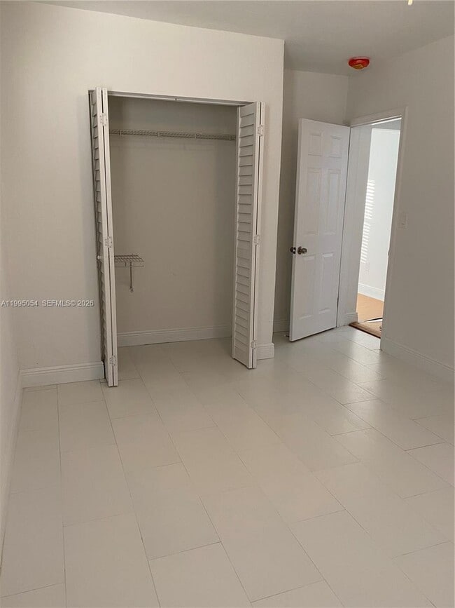 Building Photo - 2833 SW 38th Ave