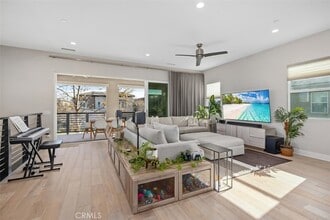 Building Photo - 227 Follyhatch