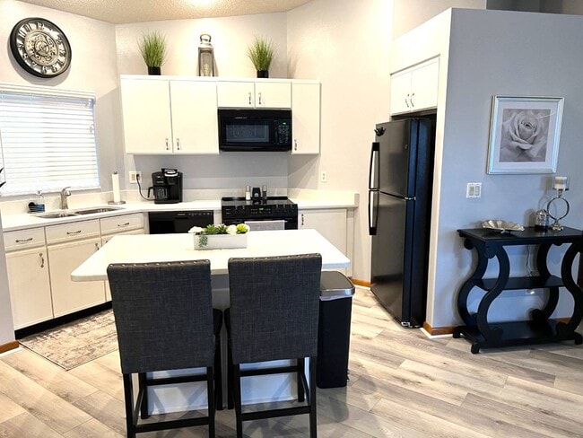 Building Photo - 4801 Casablanca Cir