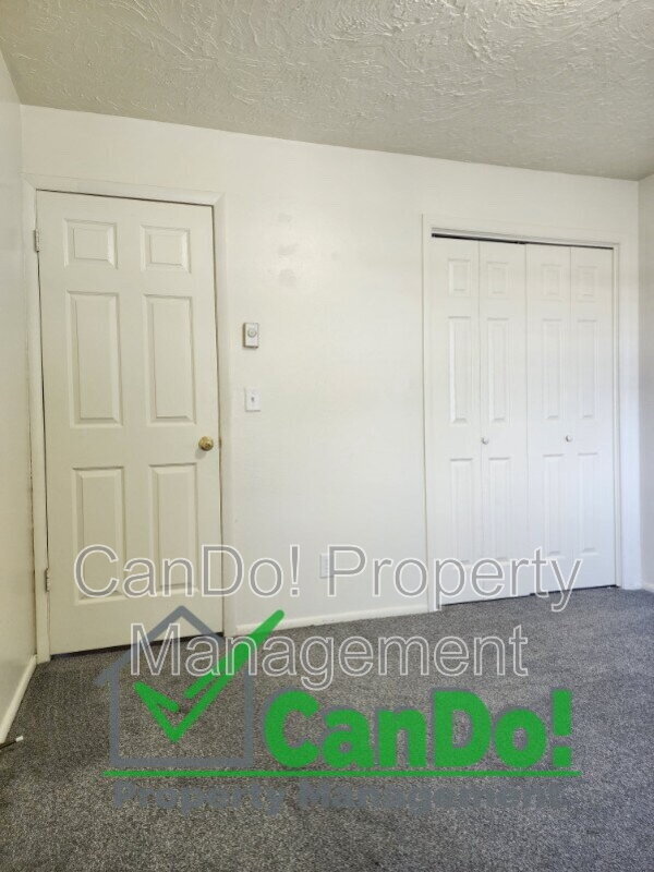 Building Photo - 250 Carol Dr