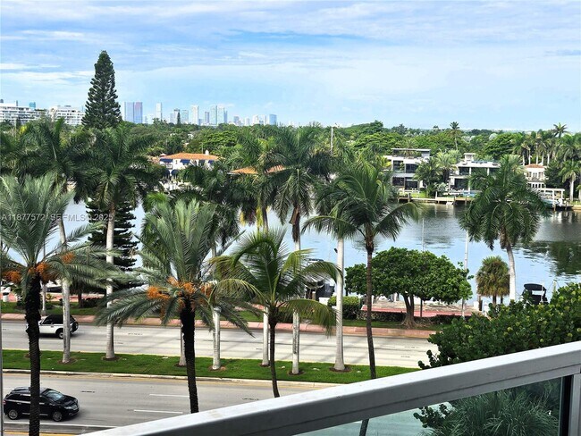 Building Photo - 5161 Collins Ave