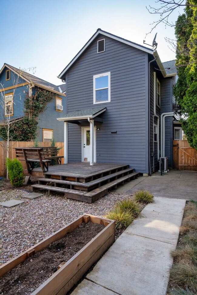 Building Photo - 5040 NE 18th Ave
