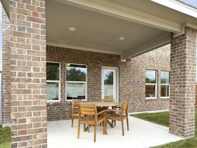 Building Photo - 803 Russell Dr
