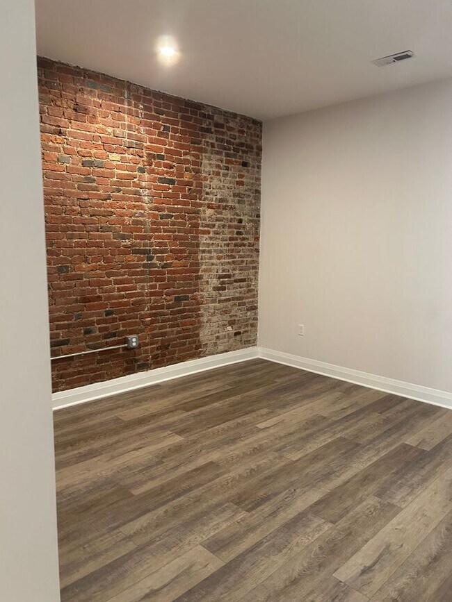 Building Photo - Welcome to Urban Elegance in the Heart of ...