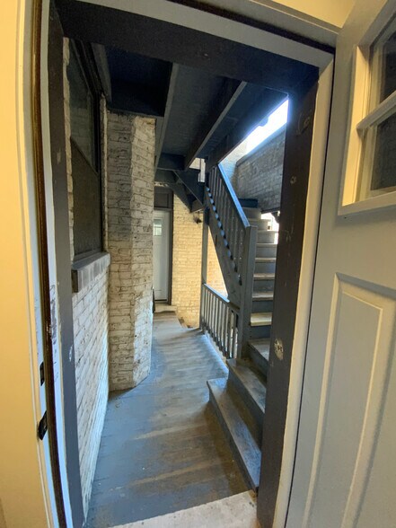 Building Photo - 1128 Maple Ave