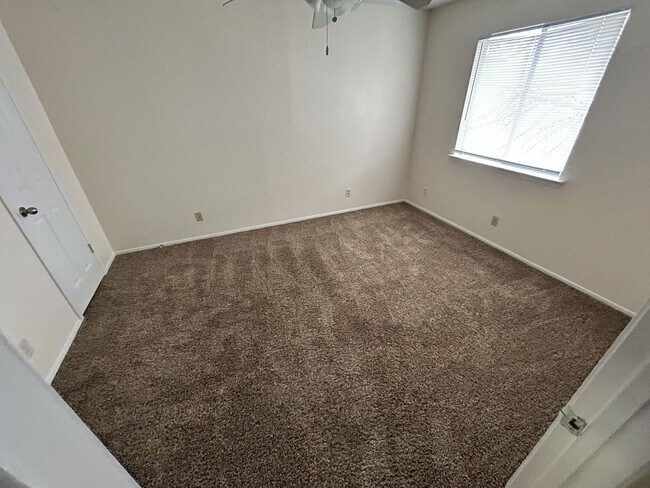 Building Photo - 2503 Royal Vista Dr