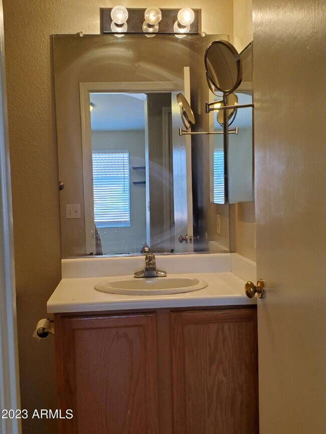 Building Photo - 15021 W Ventura St