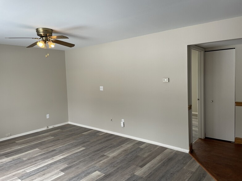 Building Photo - 1562 Mac Dr