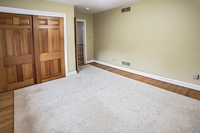 Building Photo - Lovely Colonial Home in Sharpley