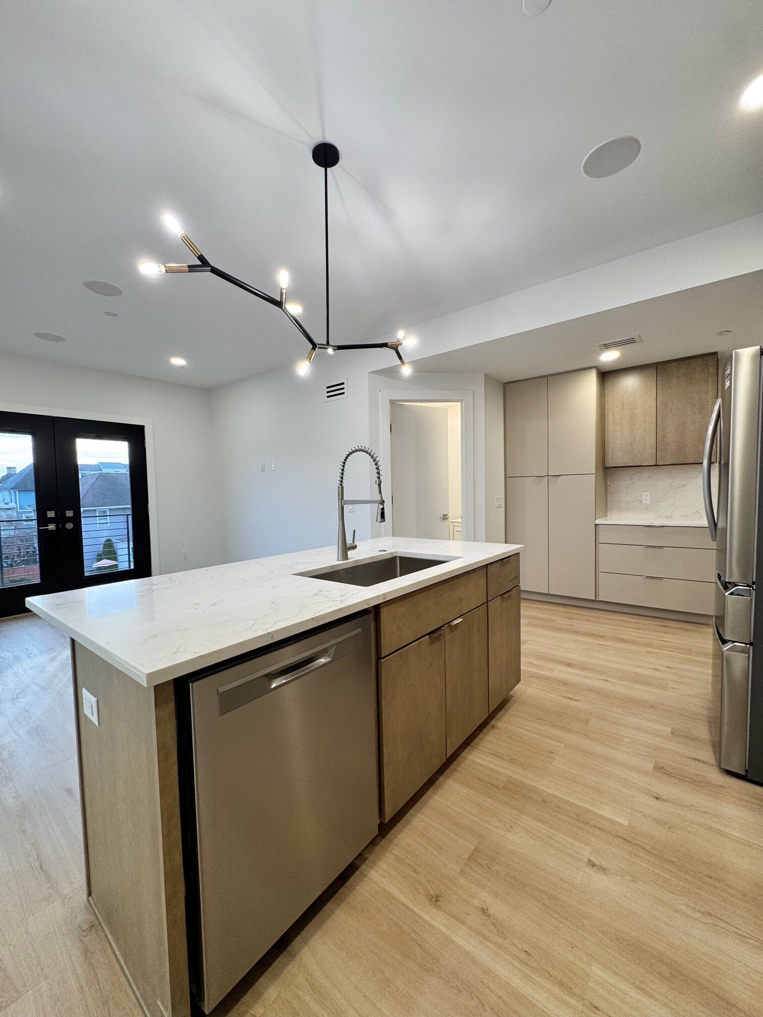 Building Photo - 85 W High St