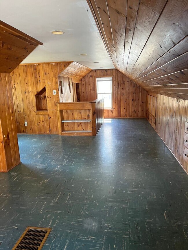 Building Photo - 868 20th Ave SE