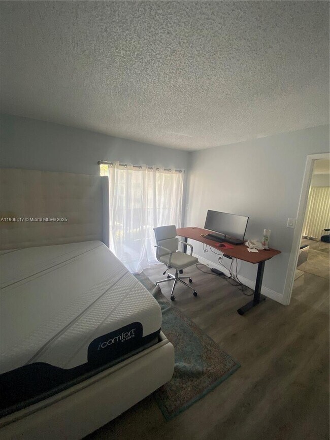 Building Photo - 2420 Diana Dr