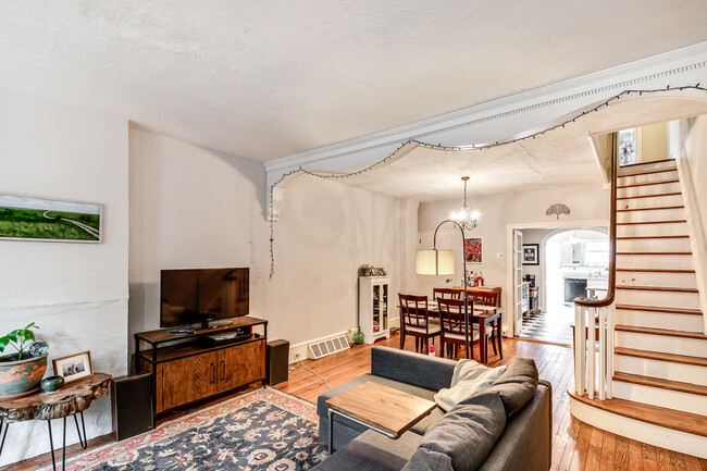 Living room - 1613 S Juniper St