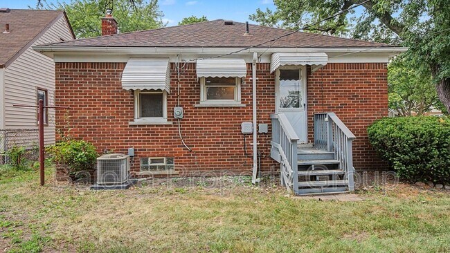 Building Photo - 2957 Fort Park Blvd