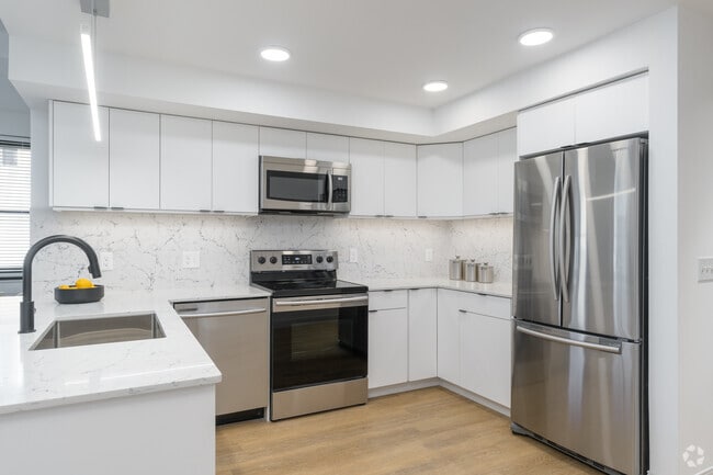 Interior Photo - 101 dupont place