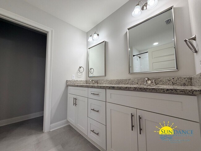 Building Photo - Brand-New 3 Bedroom Townhome in Fort Walton Beach!