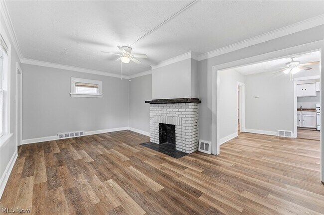 Building Photo - 3400 W 117th St