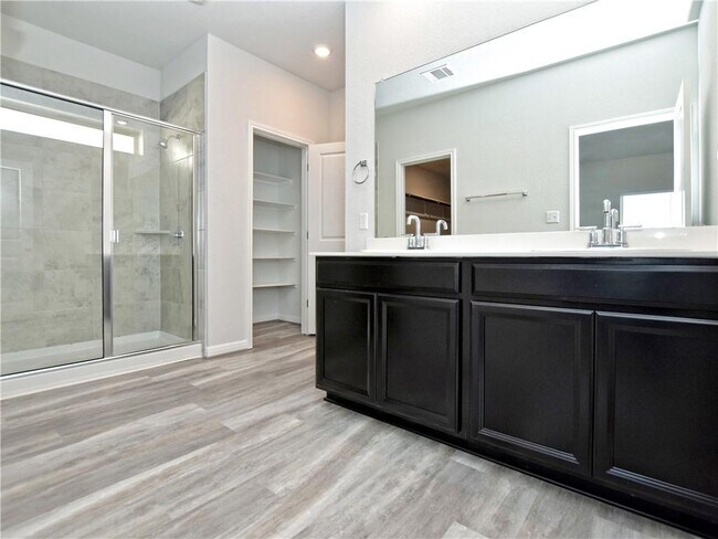Building Photo - 517 Gabrielle Anne Dr