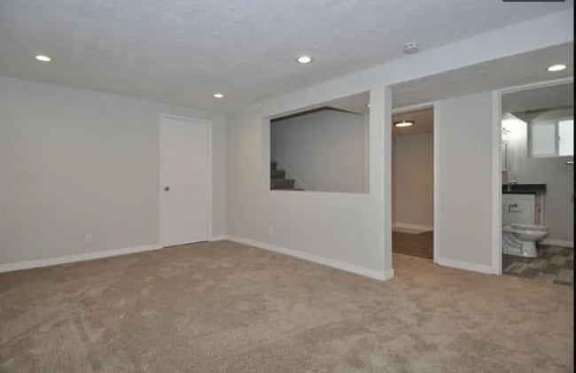 Building Photo - 4 Bedroom/ 2 Bathroom house in Midvale