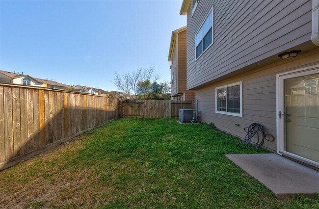 Building Photo - 3117 Clearview Cir