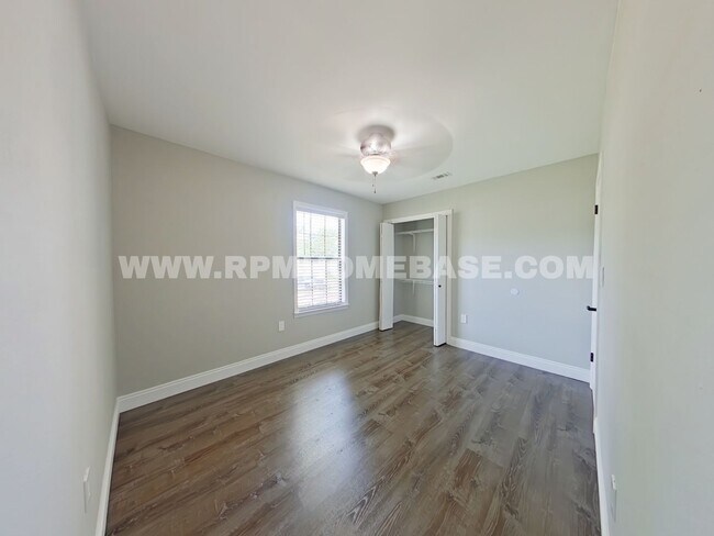 Building Photo - 147 Villacrest Dr