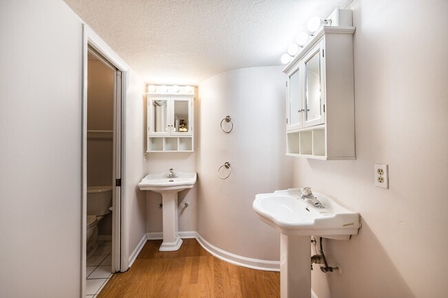 Building Photo - NEW PRICE! 3/2 Palm Harbor Townhouse