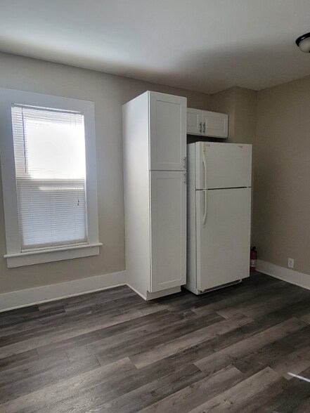 Building Photo - 1049 Dreher Ave